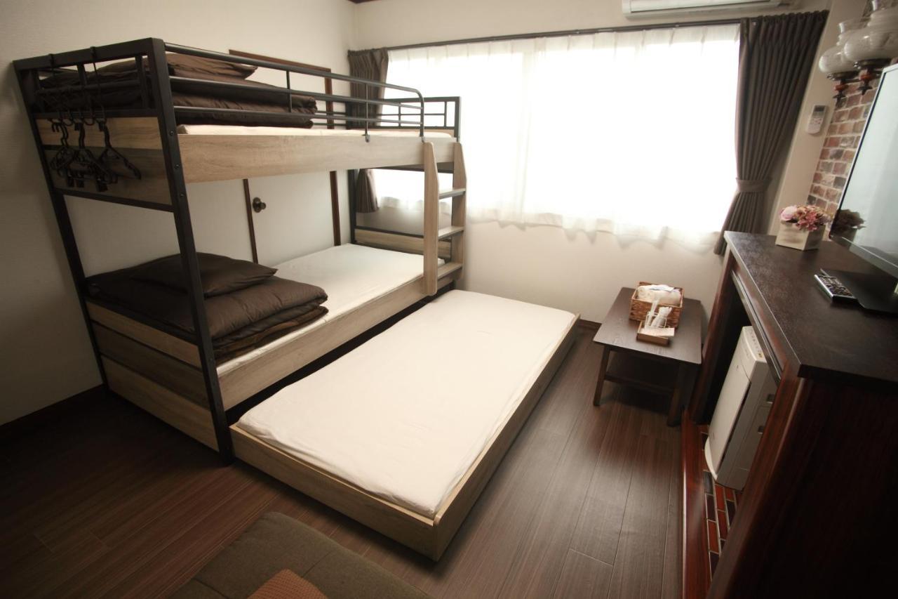Guest House Futaba Osaka Bagian luar foto