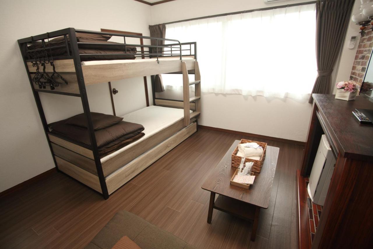 Guest House Futaba Osaka Bagian luar foto