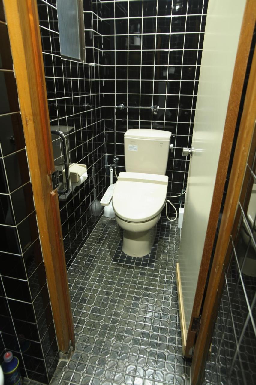 Guest House Futaba Osaka Bagian luar foto